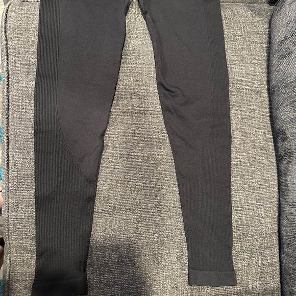 FOREVER 21 HIGH WAIST SEAMLESS LEGGINGS - Picture 3 of 5